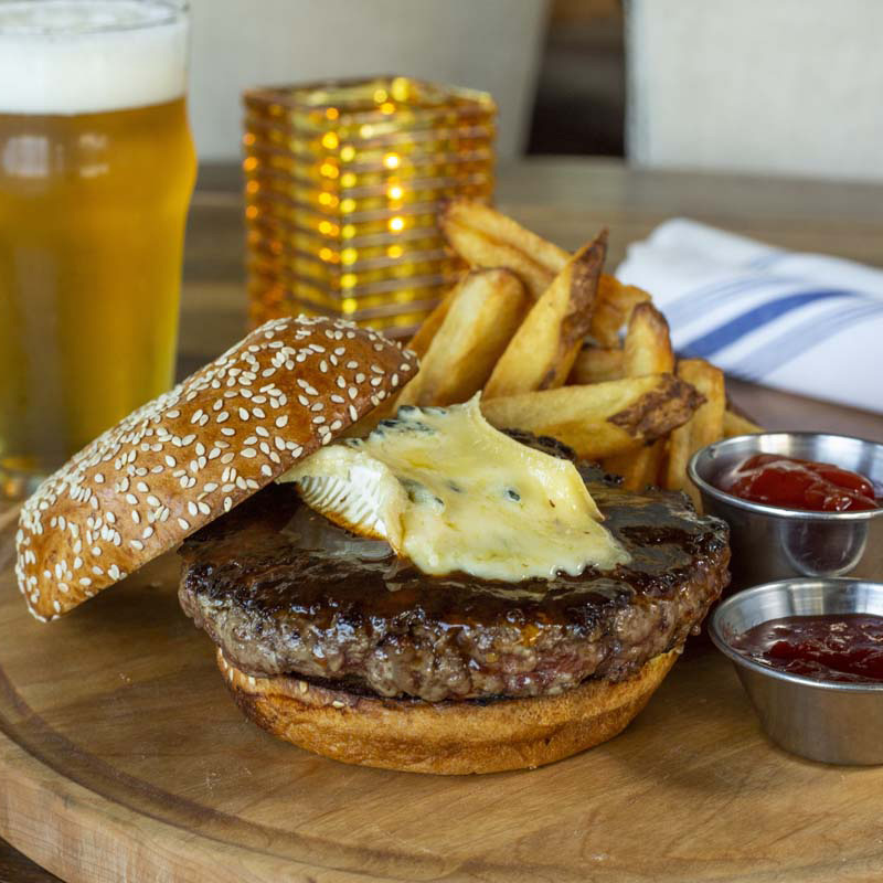the pearl signature dishes Pub Burger
Creamy Clam Chowder
Braised Short Rib